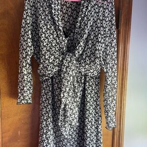 Jones New York Black and White Dolman Sleeve Sheath Dress